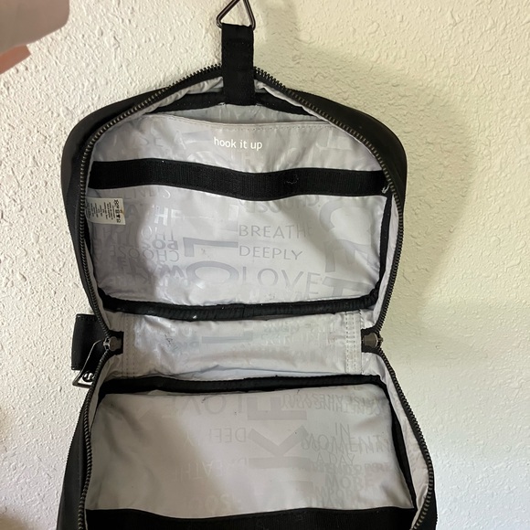 Lululemon Gym Travel Essentials Kit - Picture 9 of 11